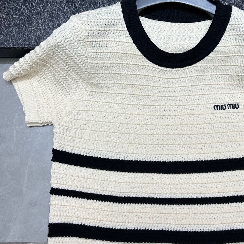 Miu Miu Women's Sweater in Black and Cream - Picture 2 of 4